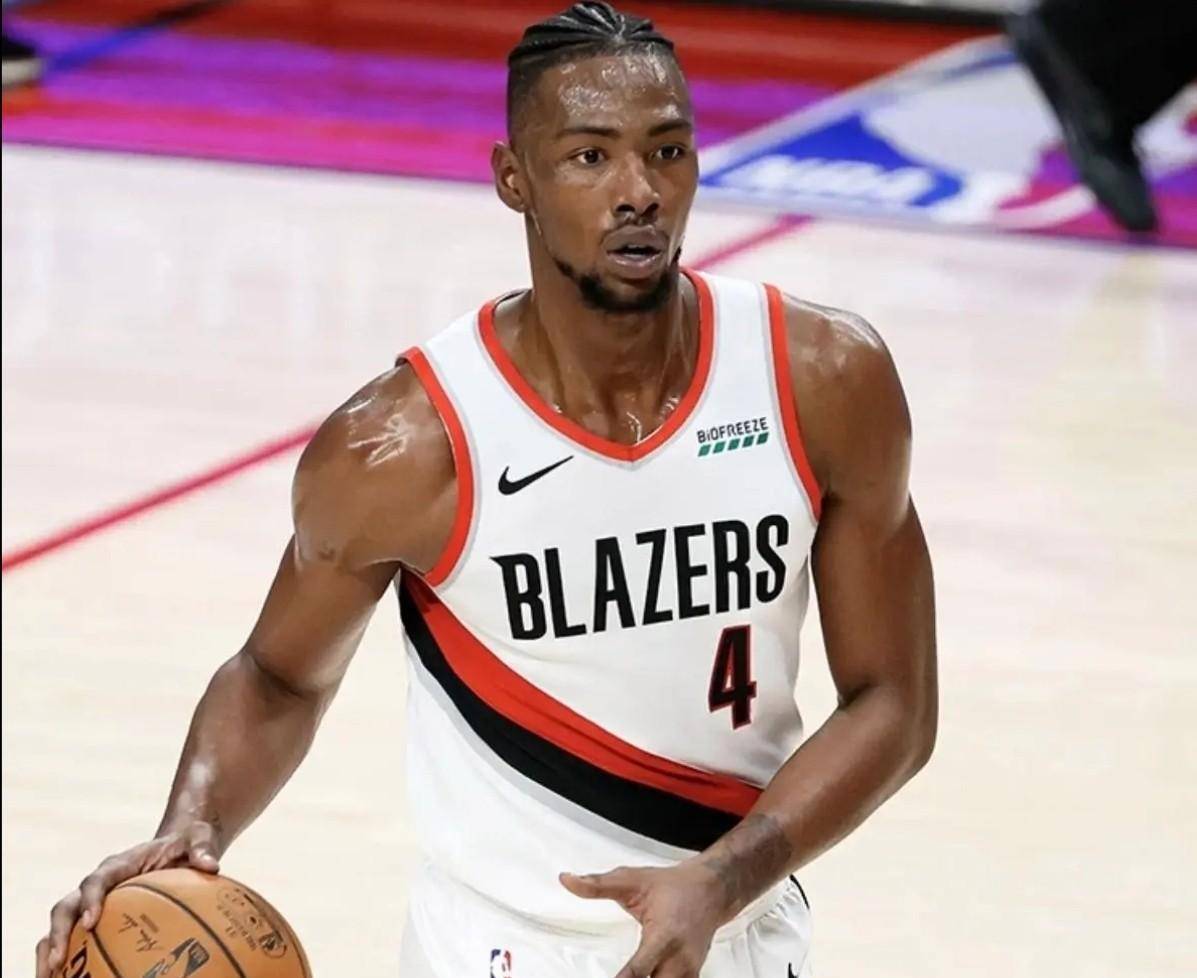 包含塔图姆回归赛场，败北首场状态亮眼，湖人观众沸腾！的词条